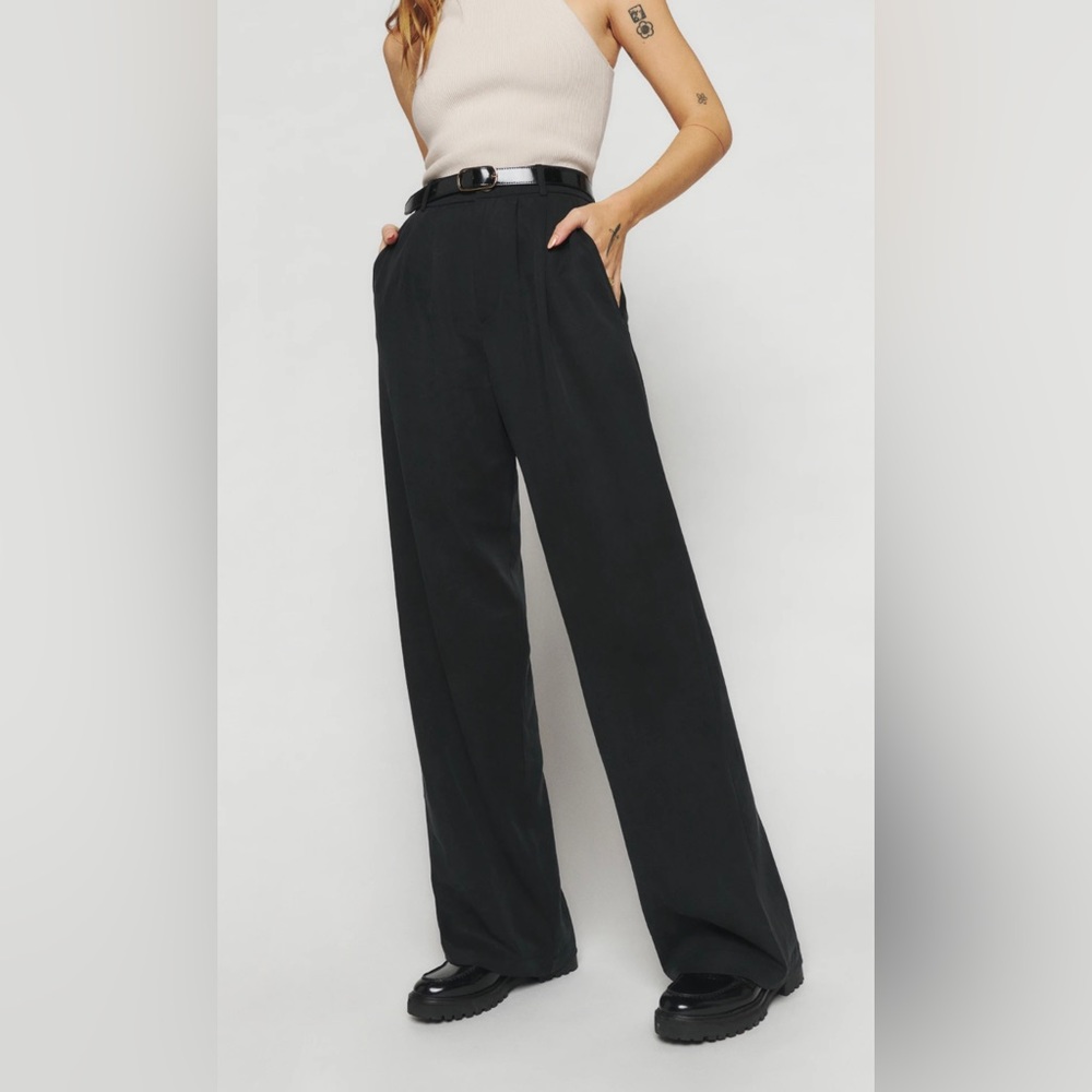 Reformation Mason Pant in Black, size 0, good condition.